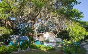 Riverfront Treetop Bungalow